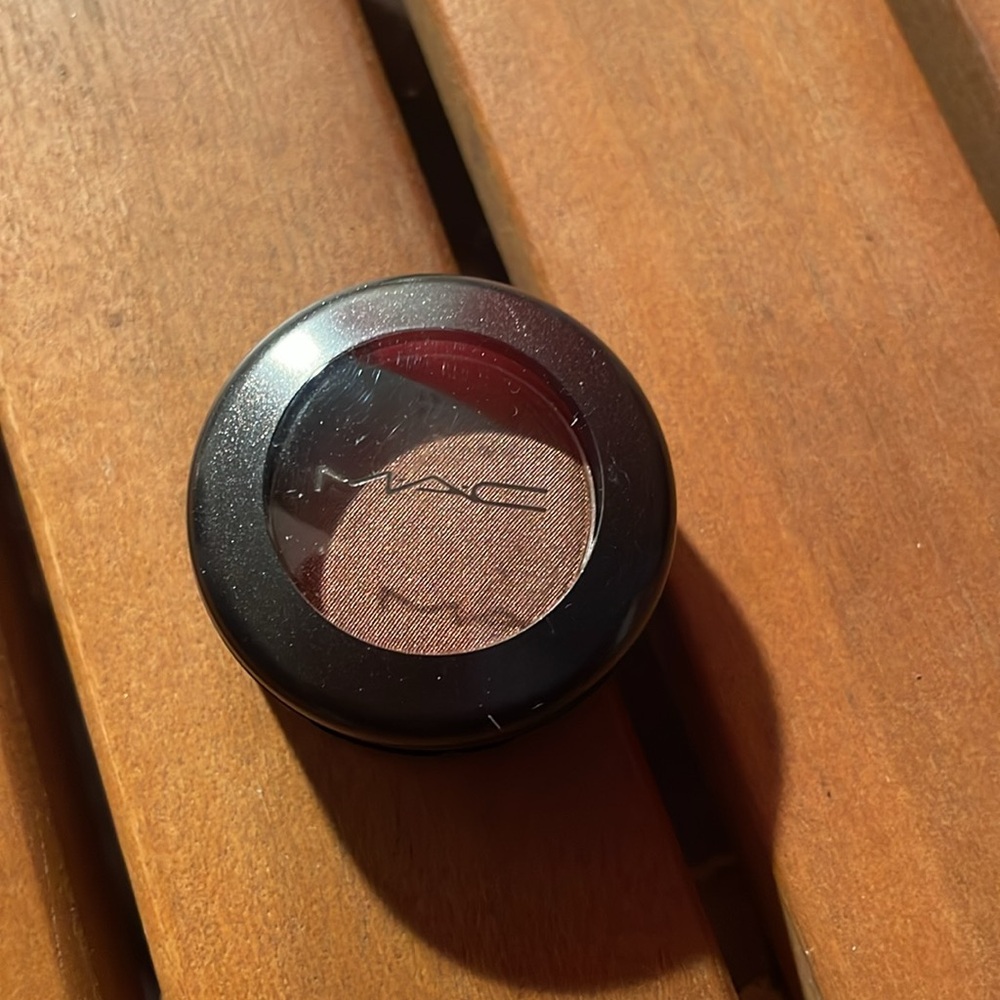MAC Eyeshadow - Picture 2 of 2